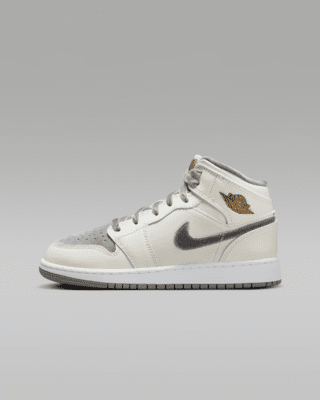 Air Jordan 1 Mid SE Older Kids Shoes. Nike CA